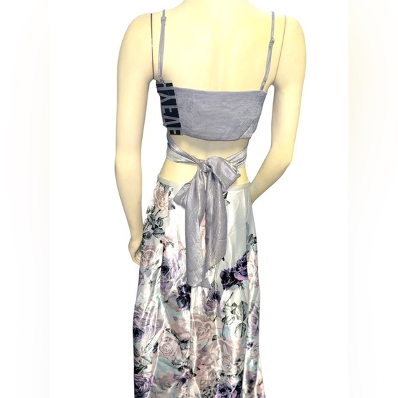 HYFVE CROPPED MULTI WAY WRAP TOP WITH ADJUSTABLE STRAPS SILVER  SIZE LARGE - Picture 3 of 16